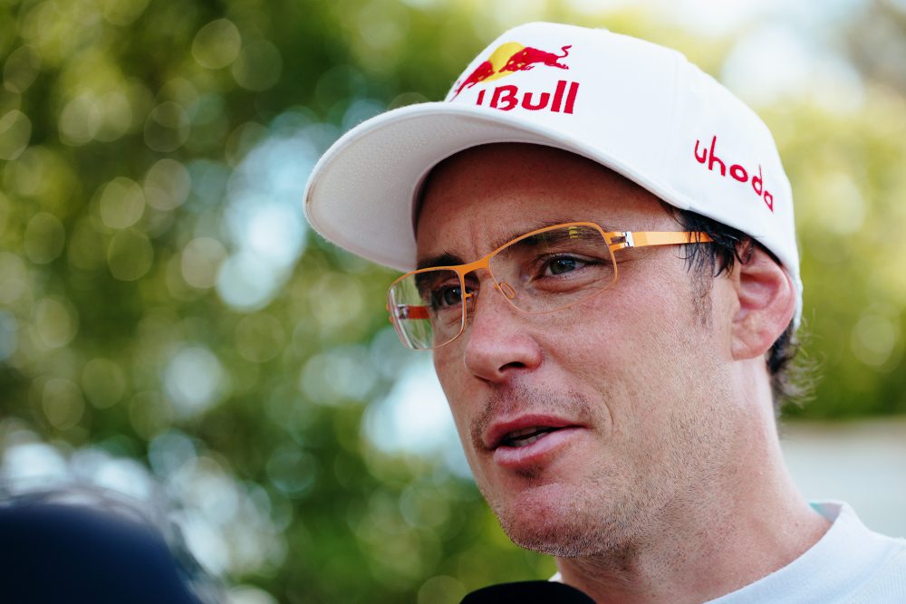 Thierry Neuville gibt ein Interview