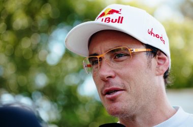Thierry Neuville gibt ein Interview