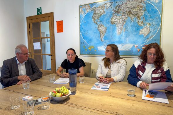 Alfred Osseman, Lydia Klinkenberg, Annabell Pommé und Nicole Kohnen bei der Vorstellung der neuen Trainingswohnungen in Eupen