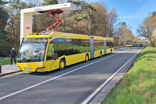 Vollelektrischer Bus auf der Linie Busway B2