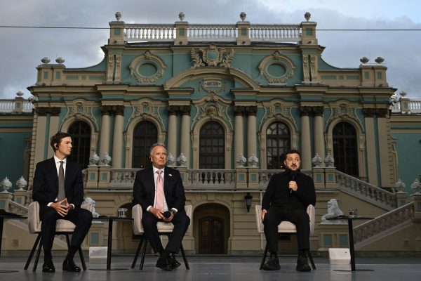 Die US-Unterhändler und der ukrainische Präsident Selenskyj bei einer Pressekonferenz in Kiew