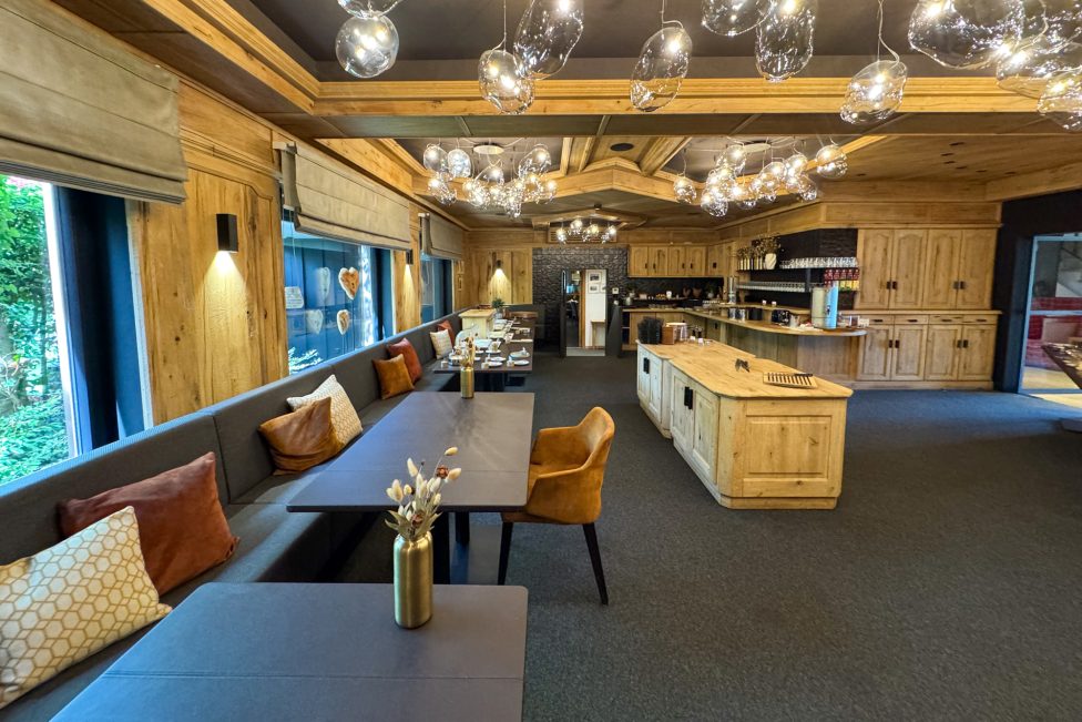 Leeres Restaurant im Bütgenbacher Hof
