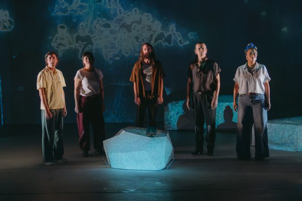 Schauspieler des Theaterstücks auf der Bühne