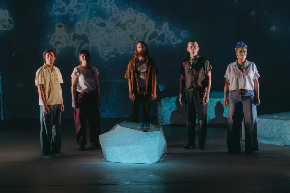 Schauspieler des Theaterstücks auf der Bühne