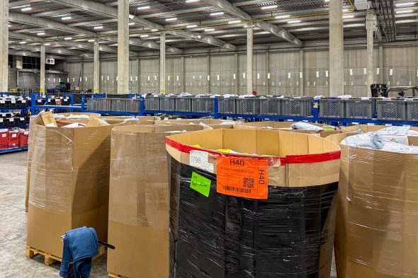 Paketboxen im Flughafen Bierset