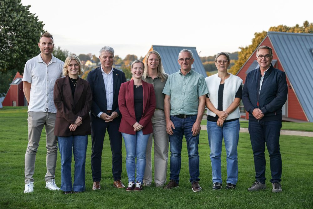 Gruppenbild der Vertreter von Regierung und VDT