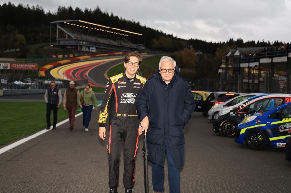 Prinz Aymeric von Sachsen-Coburg und Vater Prinz Laurent auf der Start- und Ziellinie