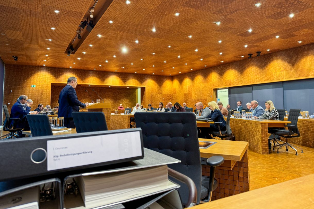 Oliver Paasch bei der Haushaltsvorstellung im PDG
