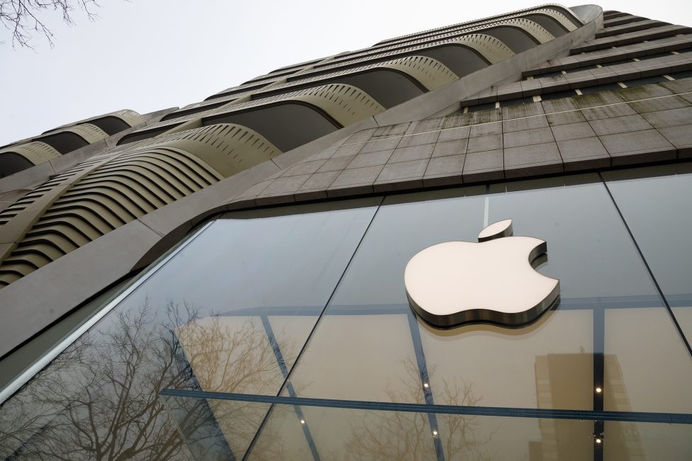 Schaufensterfassade mit dem Apple-Logo