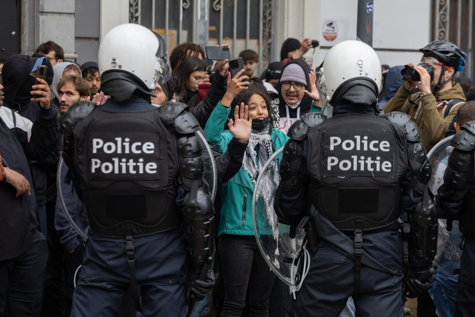Demonstranten und Polizisten in Brüssel