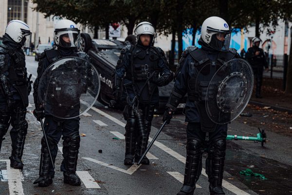 Polizisten während der nationalen Demo in Brüssel