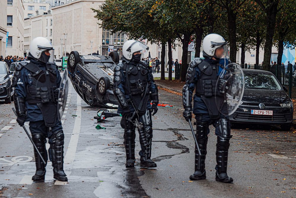 Polizisten während der nationalen Demo in Brüssel