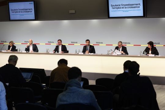 Pressekonferenz der wallonischen Regierung zur Vorstellung des Haushalts am Montag
