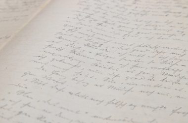 Manuskripte von "Lisbeths Erbschaft und die drei Tratschweiber Tring, Sting und Mecketing" auf Raerener Platt in Sütterlin von Hubert Schiffer