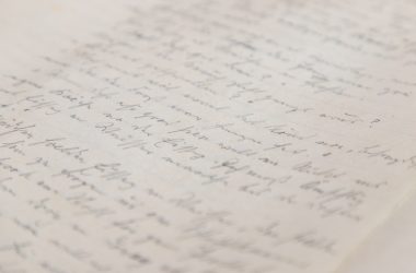 Manuskripte von "Lisbeths Erbschaft und die drei Tratschweiber Tring, Sting und Mecketing" auf Raerener Platt in Sütterlin von Hubert Schiffer