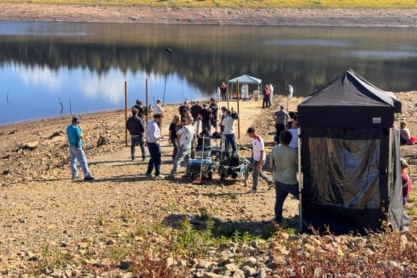Menschen bei den Dreharbeiten zur Krimi-Serie "Eifeltod"