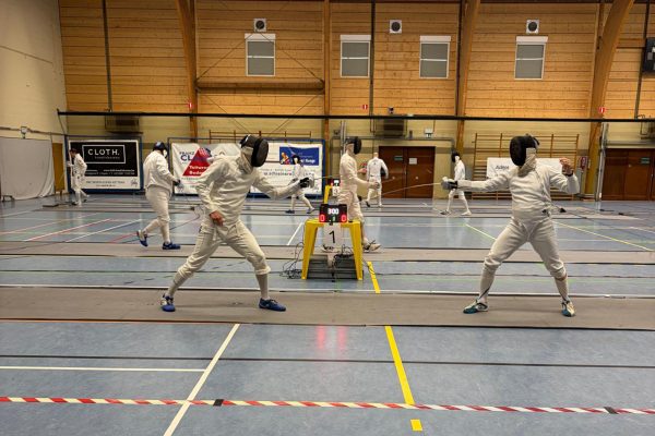 Fechter in der Ketteniser Sporthalle beim Duell