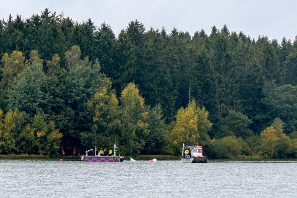 Flugzeugwrack wird aus dem Bütgenbacher See gefischt