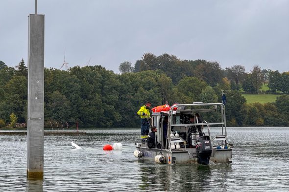 Flugzeugwrack wird aus dem Bütgenbacher See gefischt