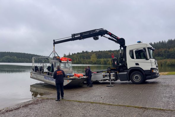 Flugzeugwrack wird aus dem Bütgenbacher See gefischt