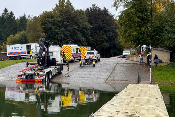 Flugzeugwrack wird aus dem Bütgenbacher See gefischt