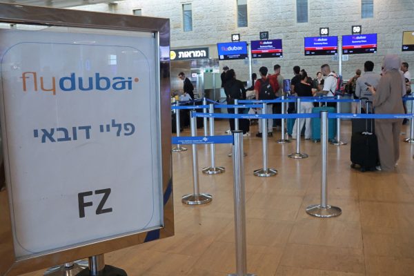 Flydubai-Schalter am Flughafen Tel Aviv