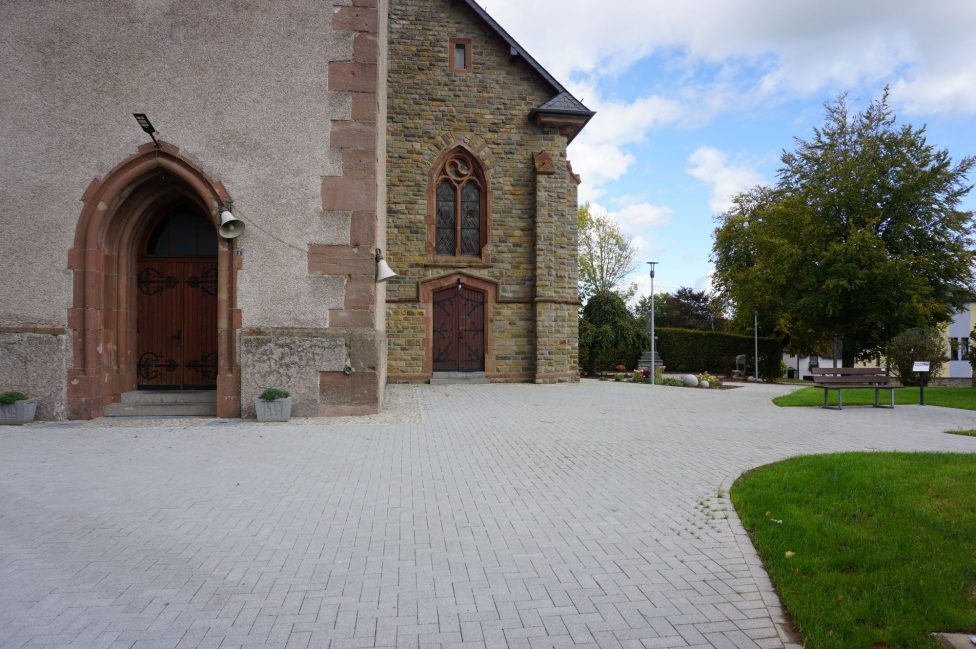 Kirchenbering Amel mit Eingang
