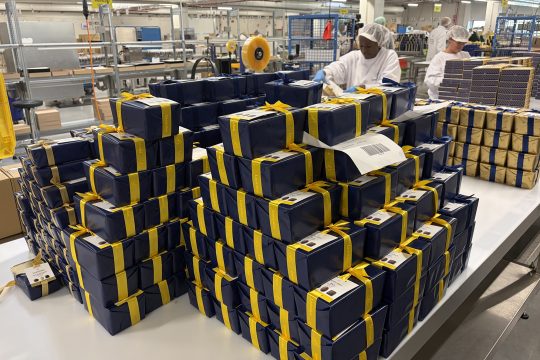 Pralinenpackungen in der neuen Leonidas-Fabrik in Nivelles