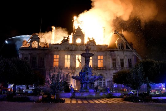 In Limoges brannte das Rathaus nieder