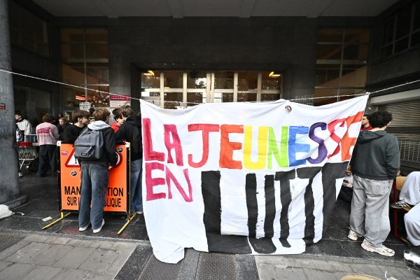 Plakat "La Jeunesse en Lutte" bei dem Schülerprotest in Lüttich