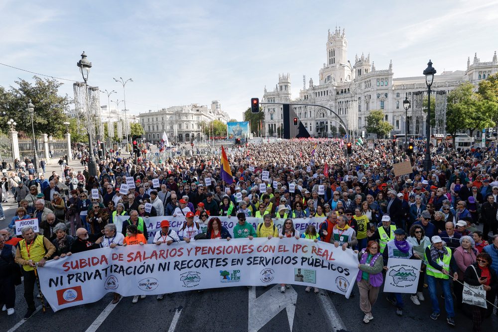 Menschen bei der Demonstration in Madrid