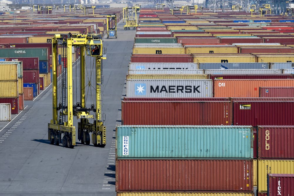 Maersk-Container im Hafen von Antwerpen