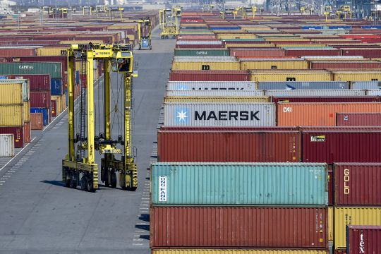 Maersk-Container im Hafen von Antwerpen