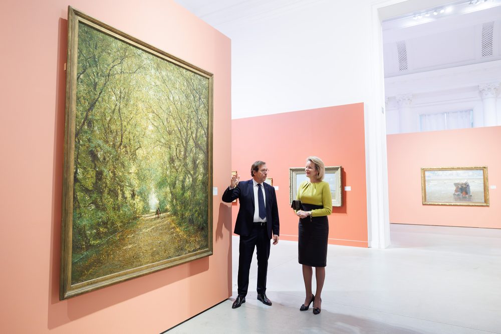 Königin Mathilde mit Museumsdirektor Michel Draguet