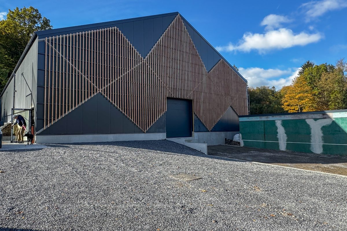 Neue Padelhalle in der Eupener Unterstadt von außen