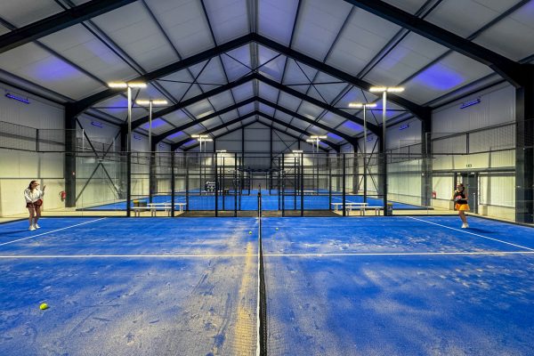 Neue Padelhalle in der Eupener Unterstadt von innen