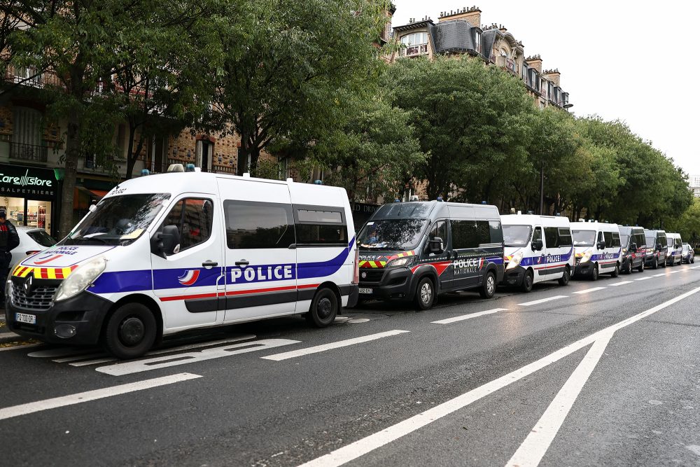Polizeifahrzeuge in Paris am Samstagmorgen