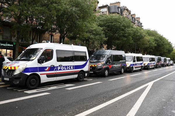 Polizeifahrzeuge in Paris am Samstagmorgen