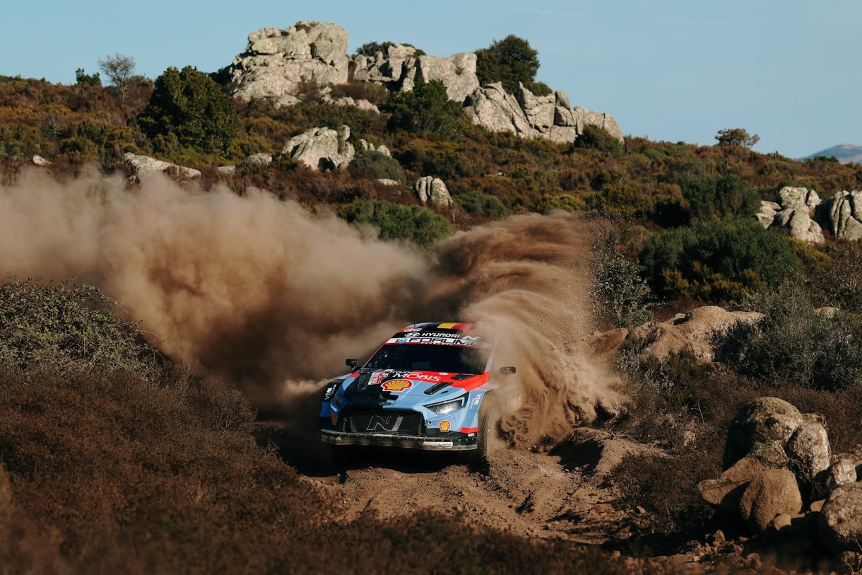 Der Hyundai von Thierry Neuville/Martijn Wydaeghe bei der Rallye Italien