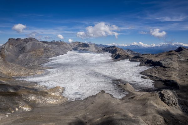 Plaine-Morte-Gletscher nahe des Ferienorts Crans-Montana in der Westschweiz mit nur noch wenig Eis