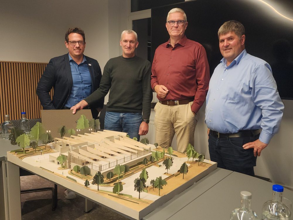 Modell der neuen Sporthalle Eynatten des Ateliers Chora (Bild: Olivier Krickel/BRF)