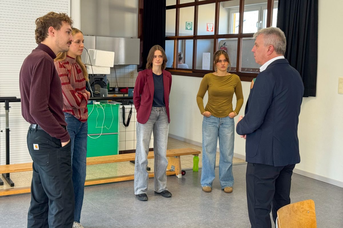Gespräch der Teilnehmer mit Minister Freches