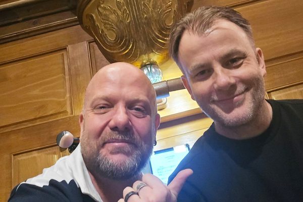 Stephan Laschet und Bernd Rohleder vor einer Orgel
