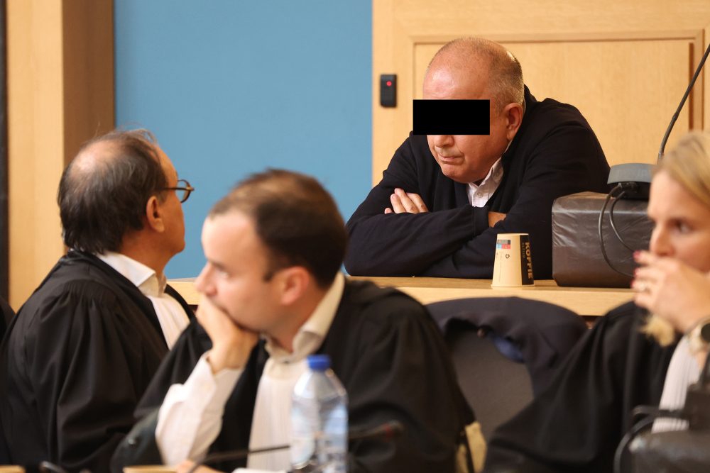 Nicolas Ullens de Schooten und sein Anwalt Jean-Philippe Mayence am Dienstag vor Gericht in Nivelles