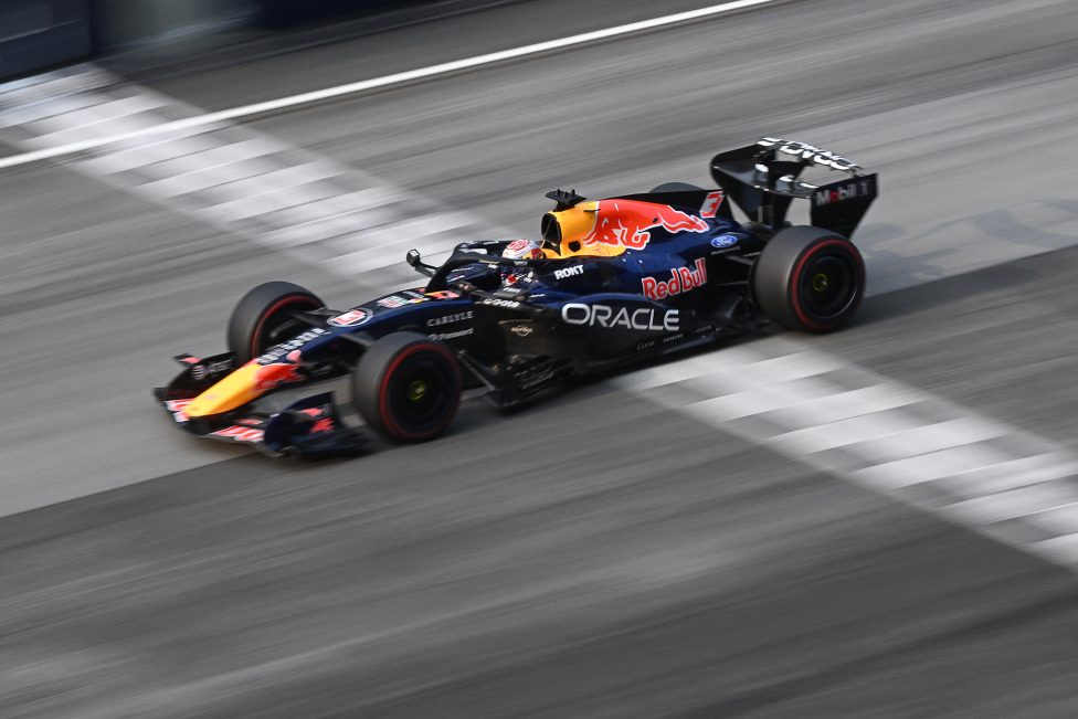 Max Verstappen auf der Formel-1-Rennstrecke in Sepang