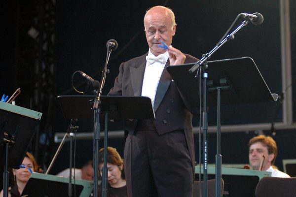 José van Dam steht auf der Bühne