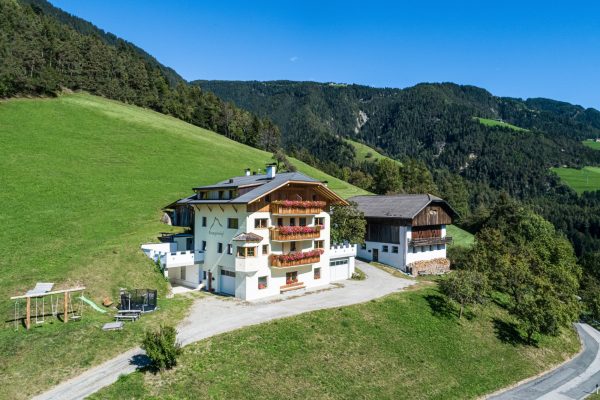 Kreuzplonhof von außen