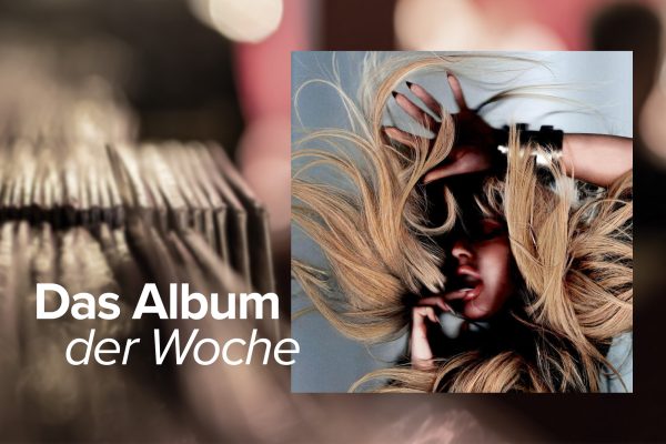 "I Know Too Much" von Ellie Goulding (Label: UMI/ Polydor Records)