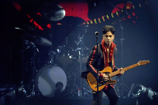 Prince bei einem Konzert in Antwerpen im November 2010
